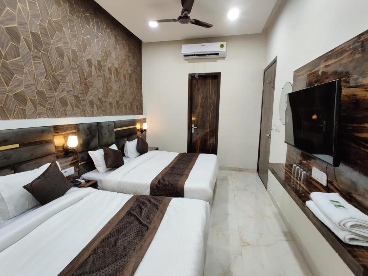Hotel Gs Amritsar 200 Mtr From Golden Temple Esterno foto