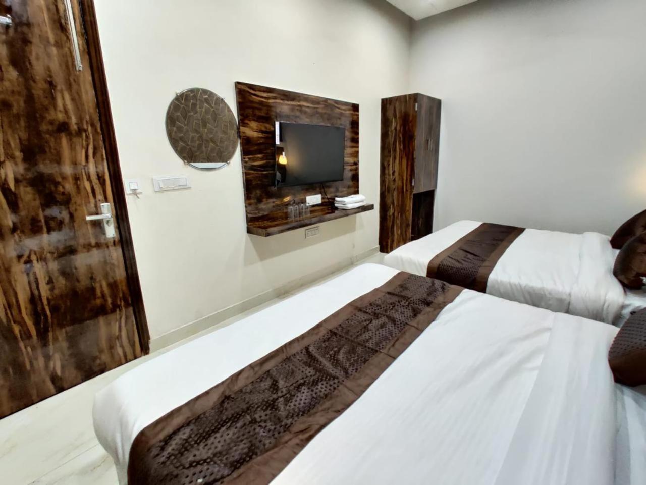 Hotel Gs Amritsar 200 Mtr From Golden Temple Esterno foto