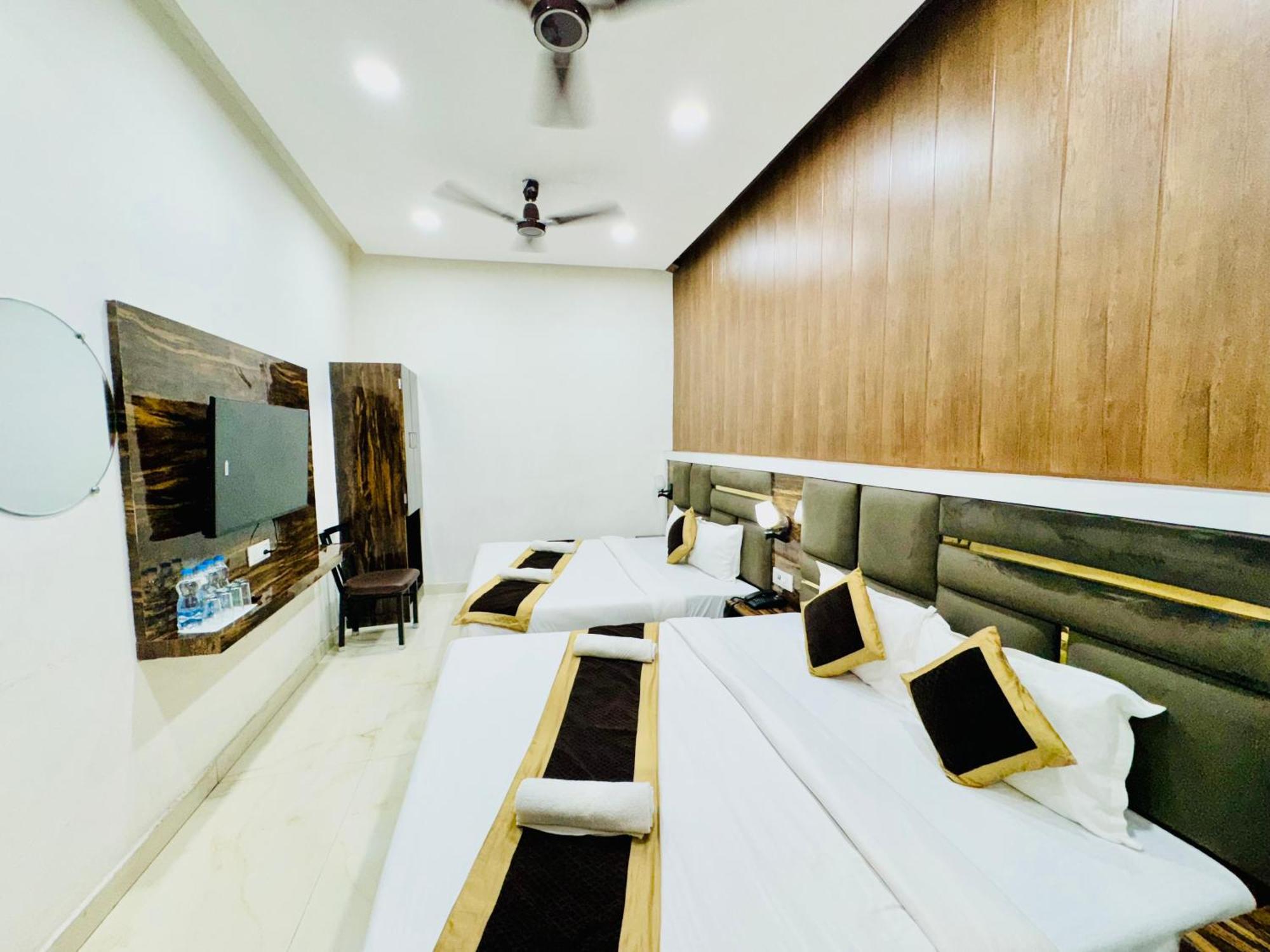 Hotel Gs Amritsar 200 Mtr From Golden Temple Esterno foto