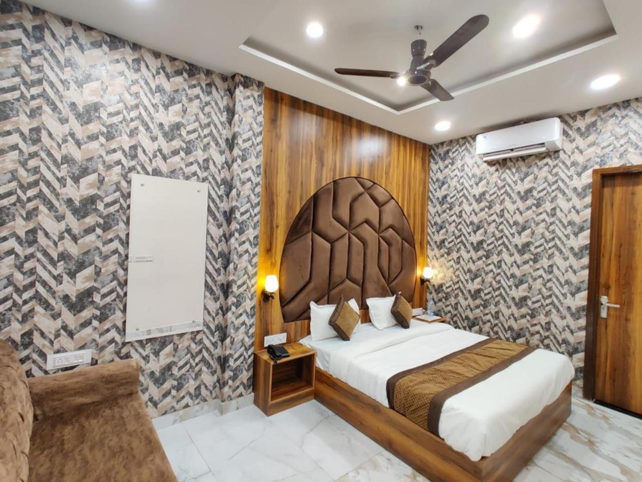Hotel Gs Amritsar 200 Mtr From Golden Temple Esterno foto