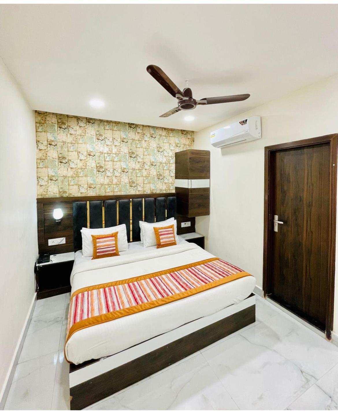Hotel Gs Amritsar 200 Mtr From Golden Temple Esterno foto