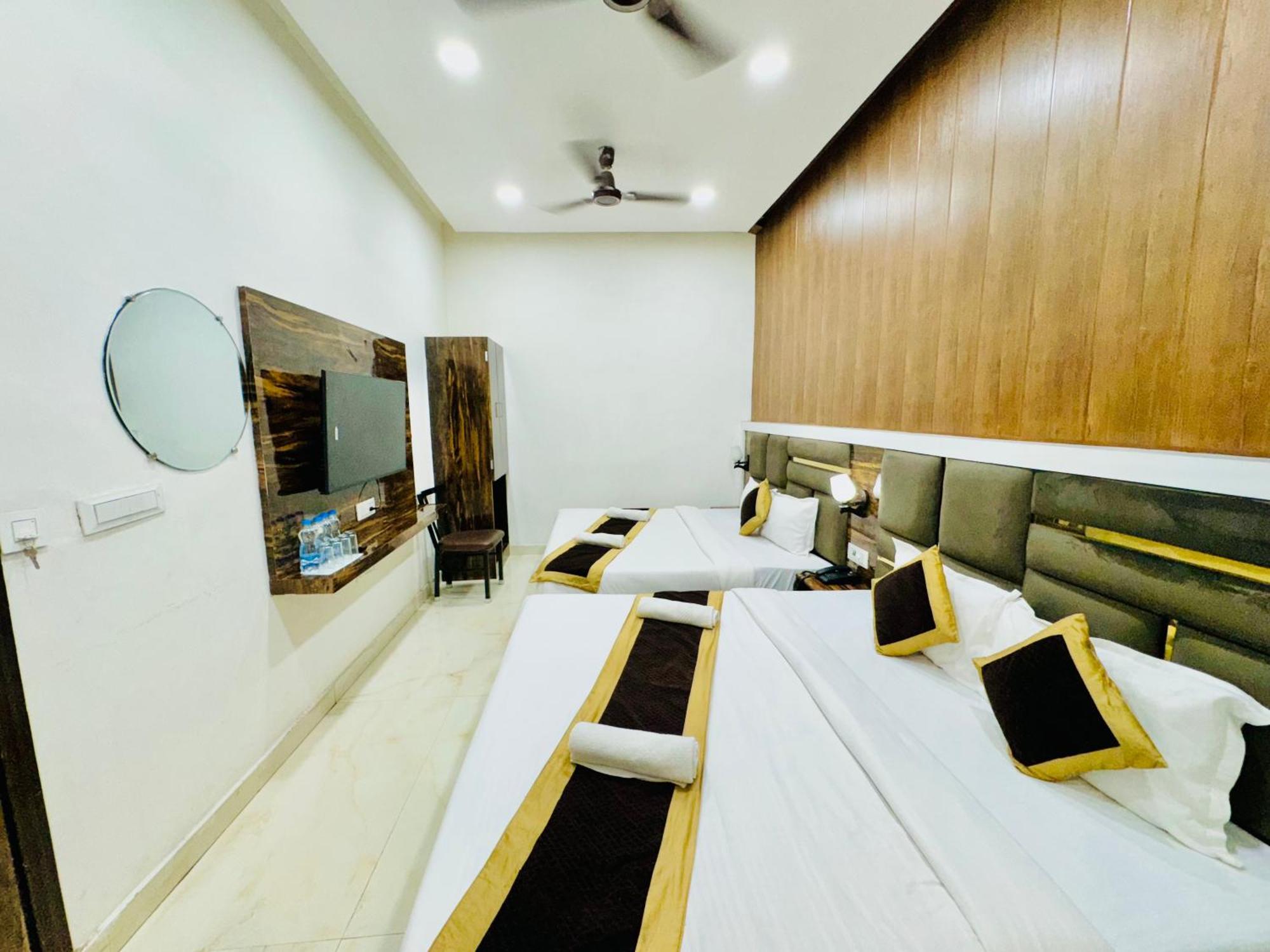 Hotel Gs Amritsar 200 Mtr From Golden Temple Esterno foto